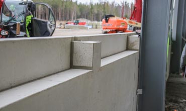 Vienslāņa jeb masīvais cokola elements