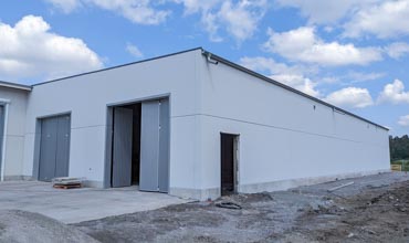 Industriālo ēku trīsslāņu dzlezsbetona sienas